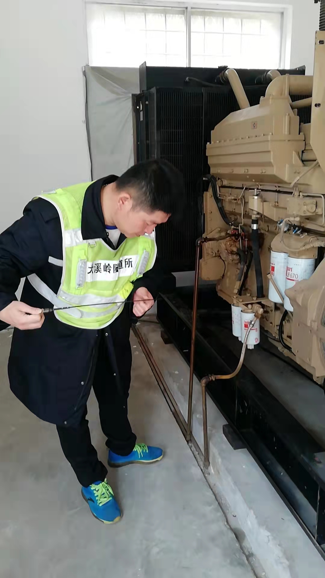 1645691073411406.jpg 2022.02.21檢查柴油發(fā)電機(jī) 陳旦平攝.jpg